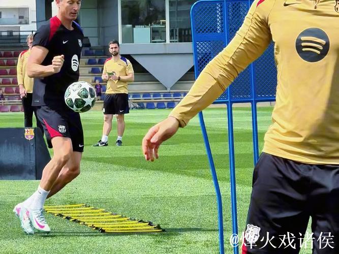 莱万缺席巴萨合练，仅在健身房进行预防训练