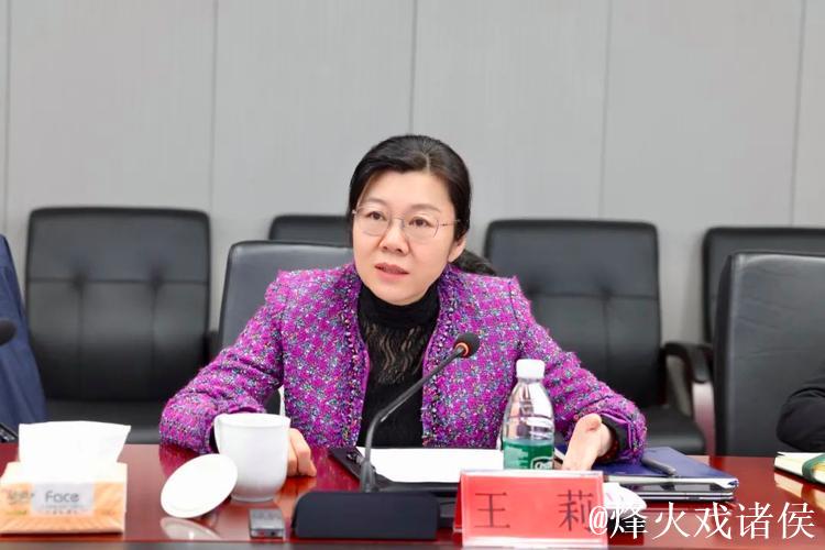 王莉提交退役申请，工作人员确认材料存在